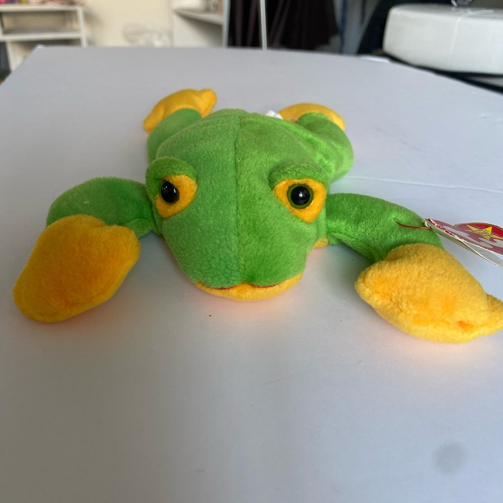 Smoochy the Frog 1997 with tag errors Beanie Baby